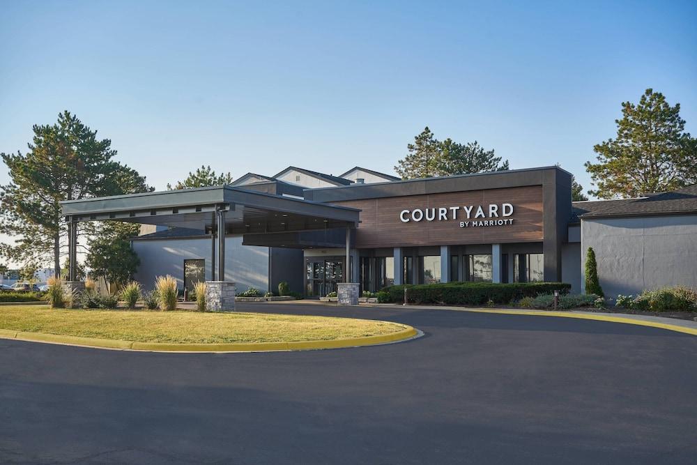 Courtyard by Marriott Chicago Wood Dale - Featured Image
