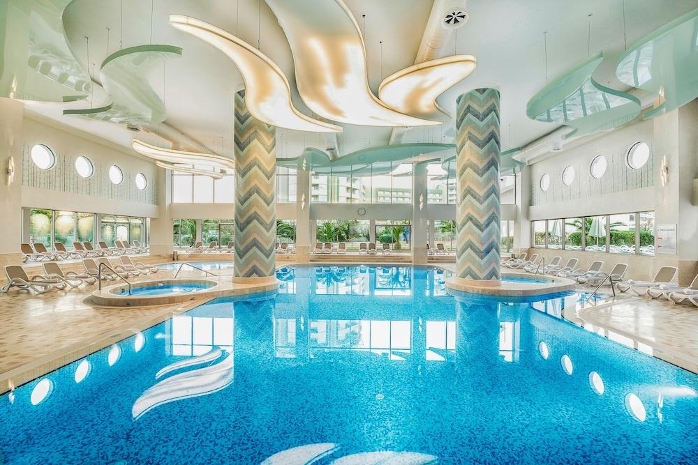 تيتانيك ديلاكس لارا - Indoor Pool