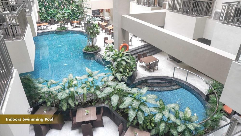 Savana Hotel & Convention Malang - Pool