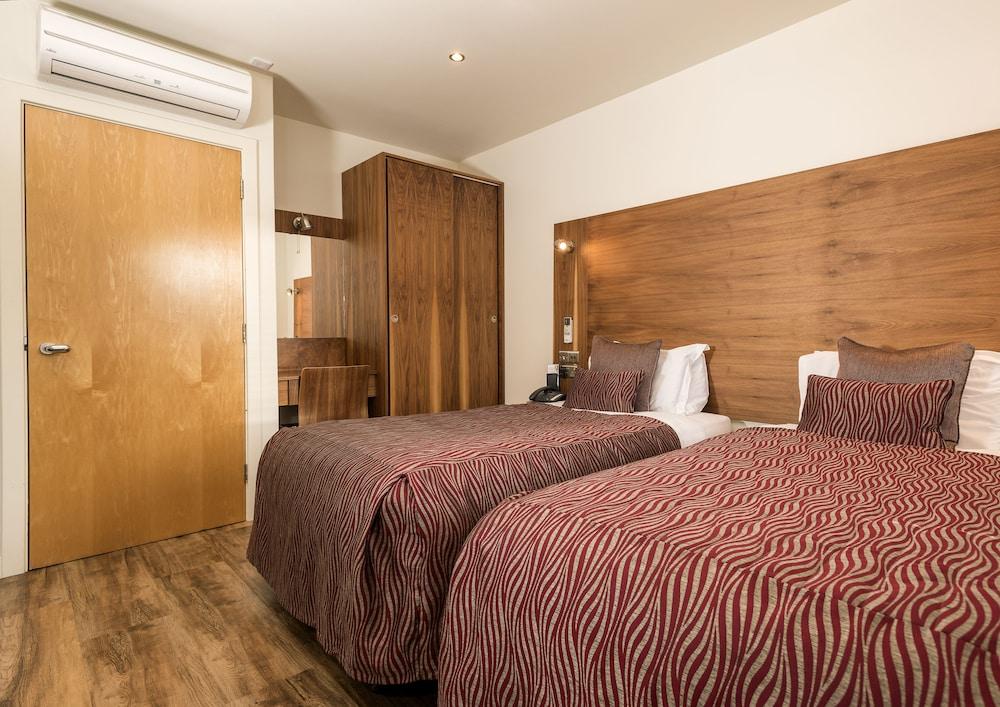 Holyrood Aparthotel - Room