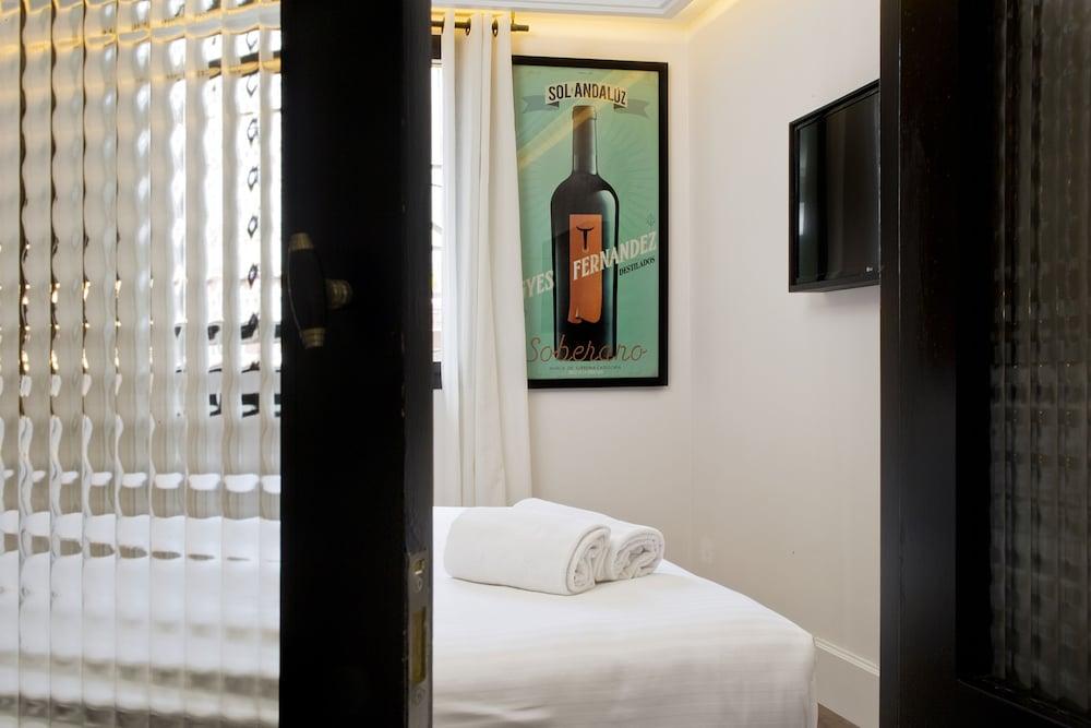 Hotel Praktik Vinoteca - Room