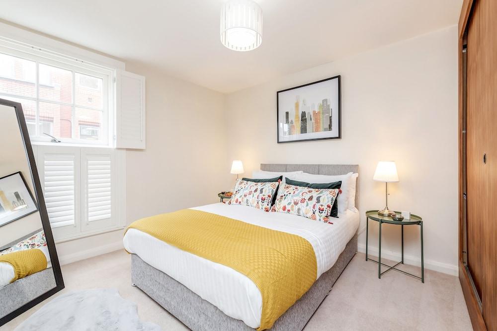 Large Apartment near Windsor Castle - Featured Image