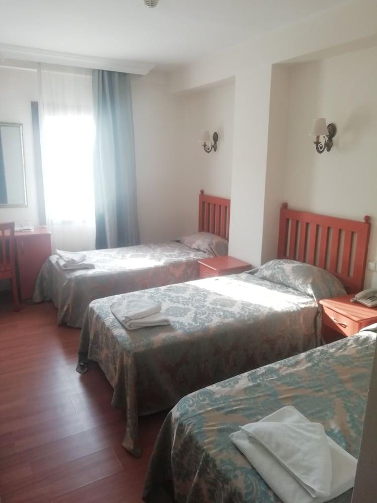 Hotel Ave Maria - Room
