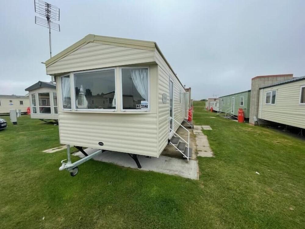 3-bed Caravan in Walton on the Naze - Featured Image