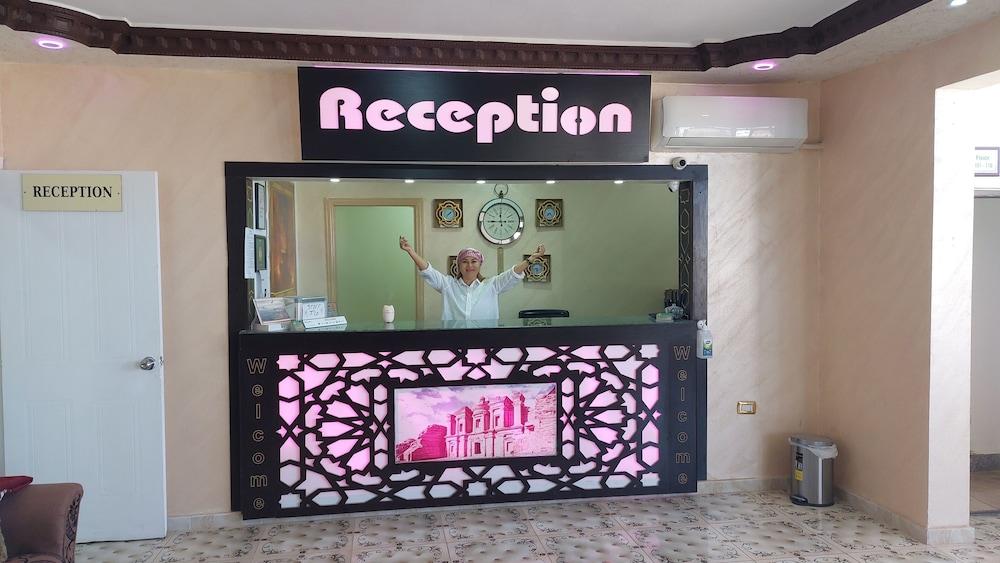 Petra Guests Hotel - Reception