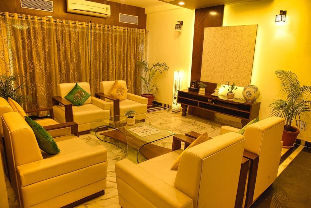 Royal Palms - Lobby Lounge