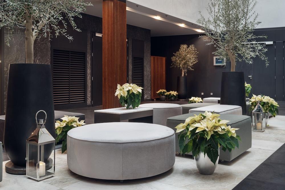 Hilton Gdansk - Lobby Sitting Area
