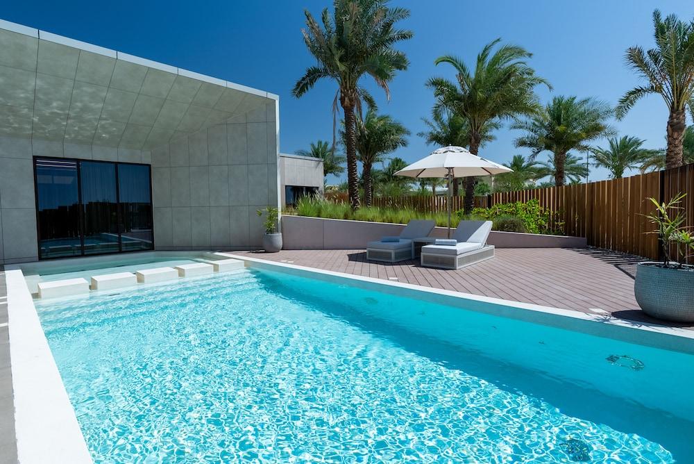 ERTH Abu Dhabi Hotel - Outdoor Pool