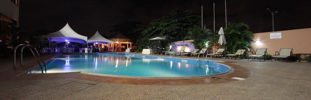 The African Regent Hotel - Outdoor Pool