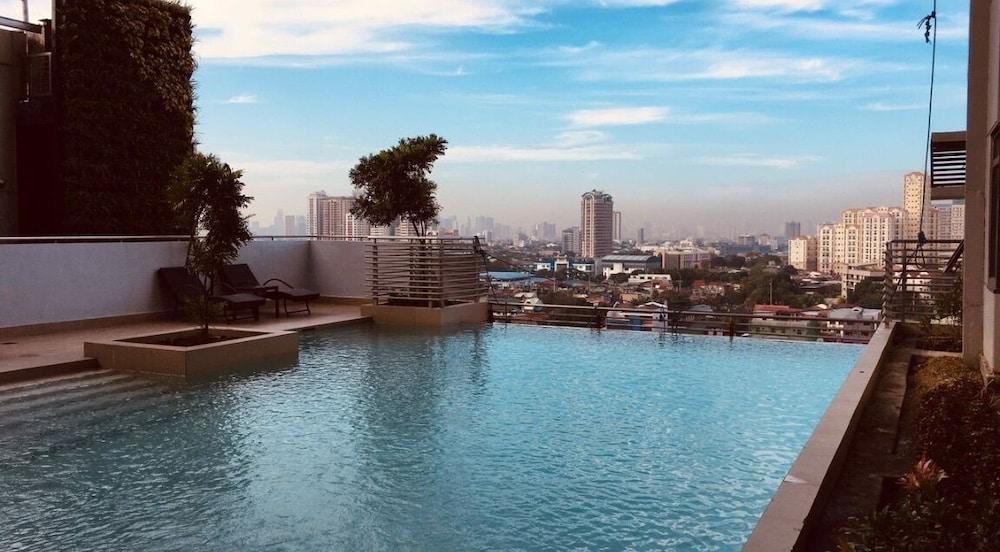 The Sentinel Residences - Rooftop Pool