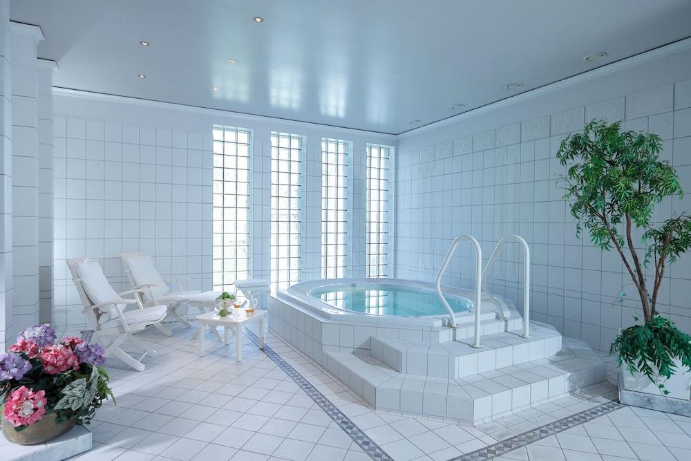 رومانتيك هوتل جيبهاردز - Indoor Spa Tub