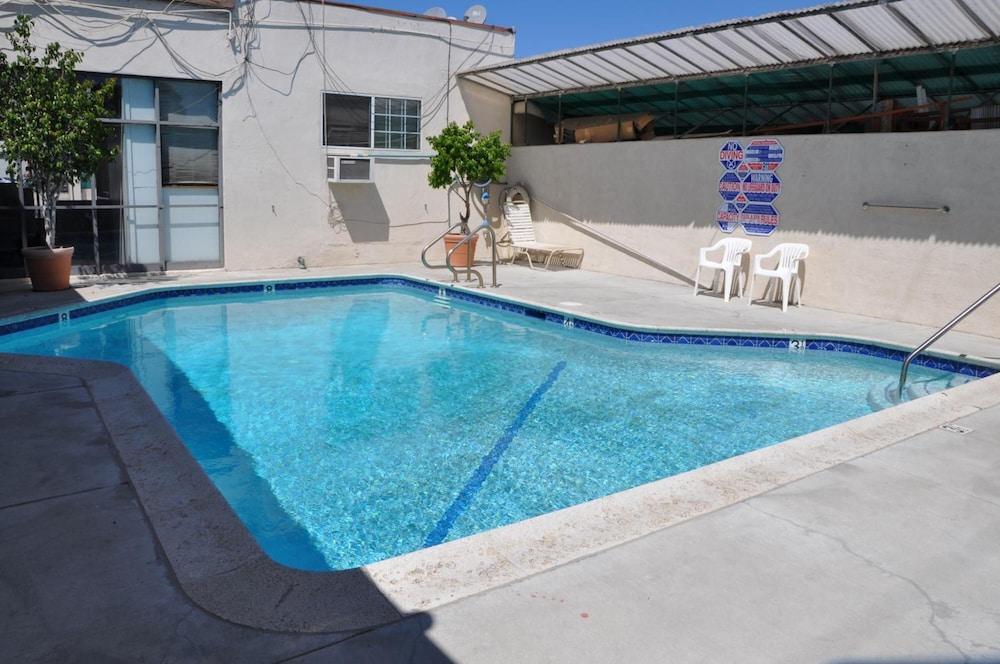 LAX Suites - Pool