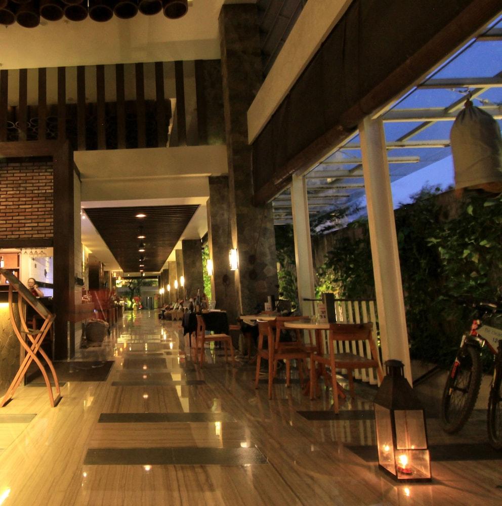 Grand Ixora Kuta Resort - Lobby