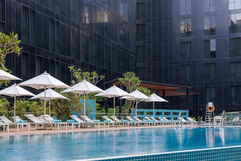 Grand Mercure Dubai City - Outdoor Pool