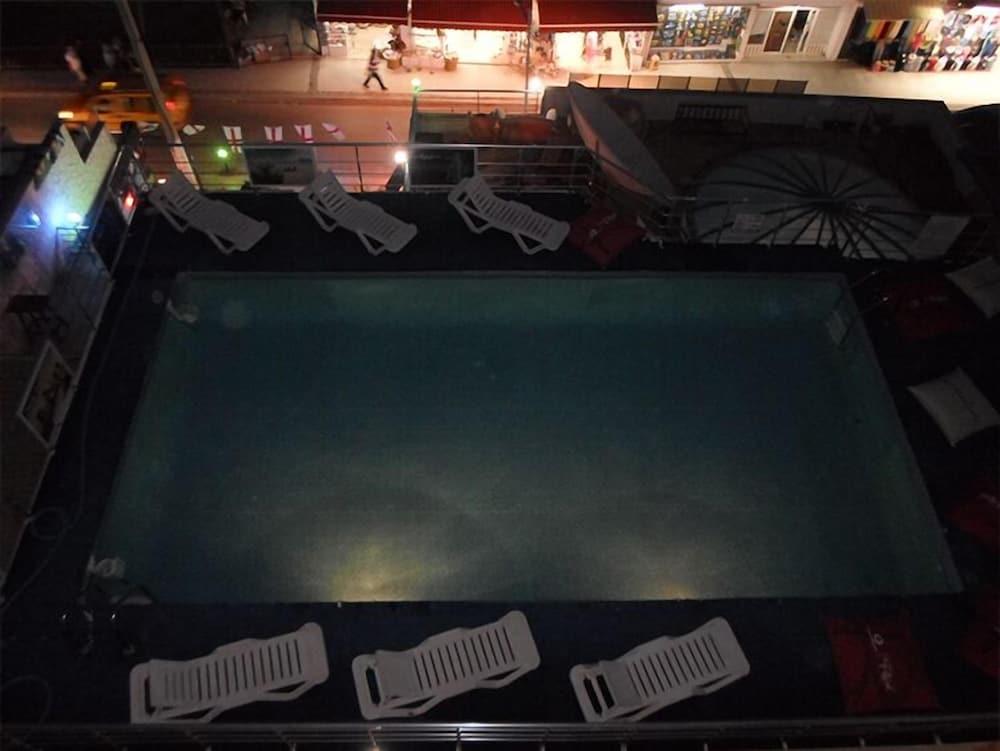 Bodroom Hotel - Outdoor Pool