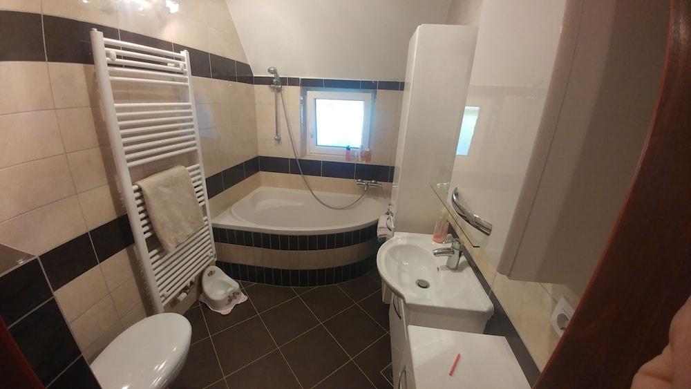 Poldas appartment - Bathroom