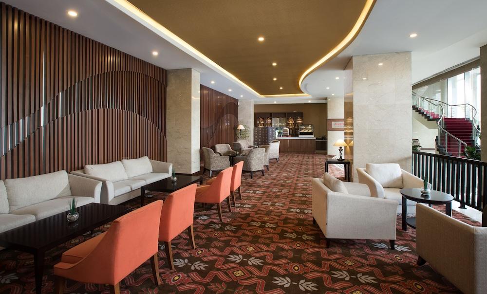 Indoluxe Hotel Jogjakarta - Lobby Sitting Area