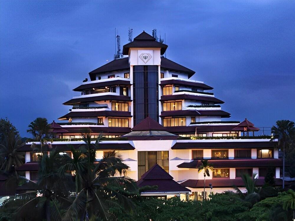 Grand Diamond Hotel Yogyakarta - Featured Image