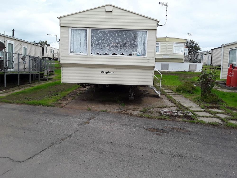 2 bed Caravan Approx 10 Mins From Beach Suzie 2 - Featured Image