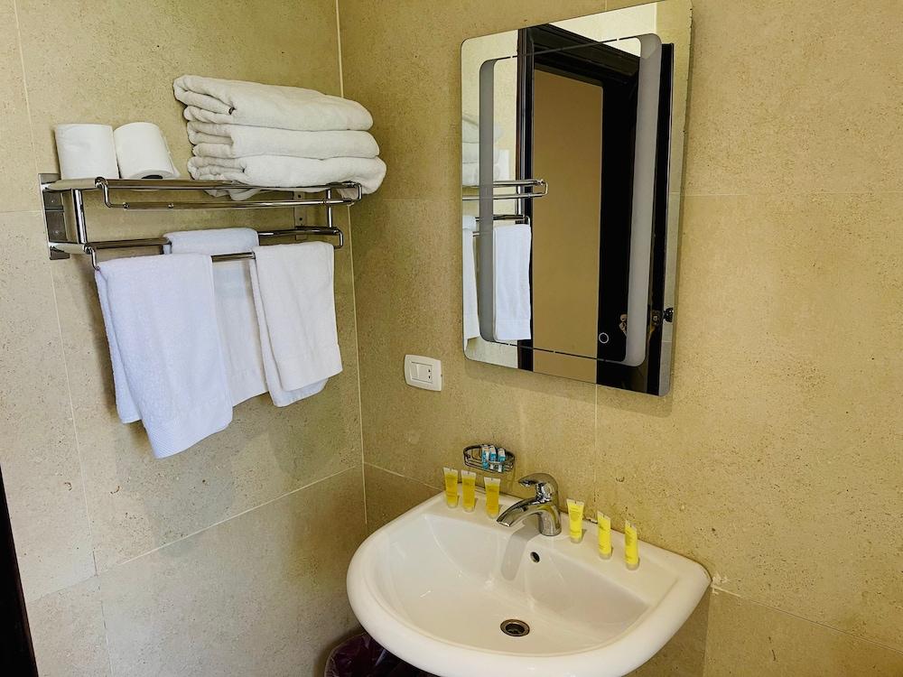 Al Joude Hotel - Bathroom