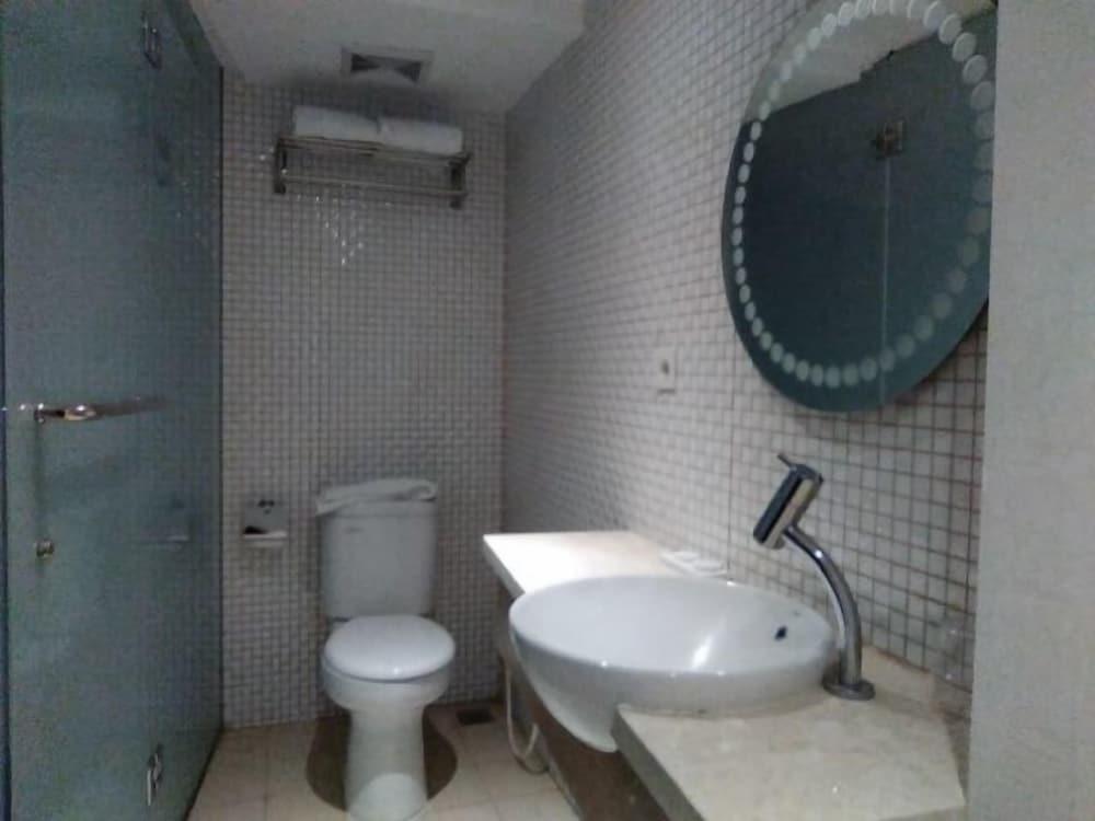 Sare Hotel - Bathroom