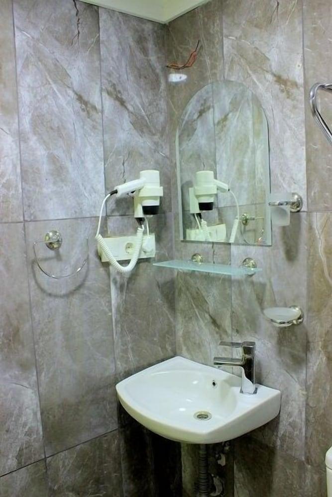 Hotelium 2 - Bathroom