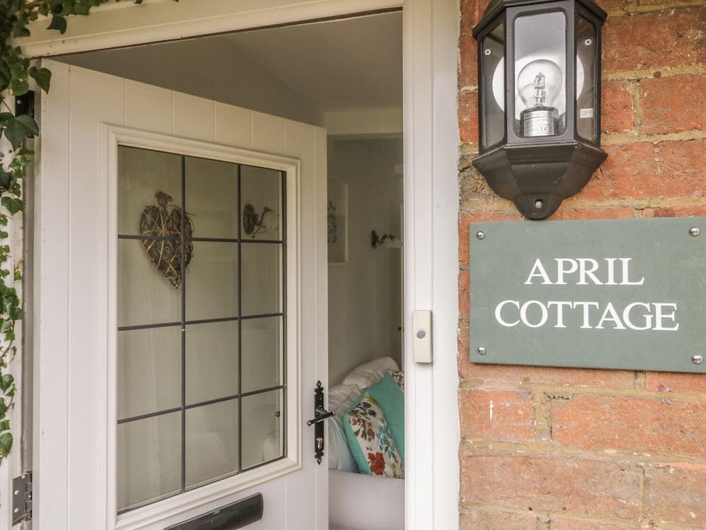 April Cottage - Interior