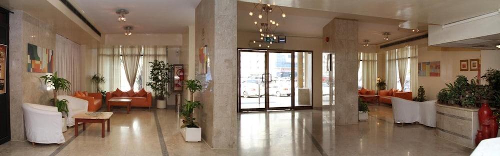 Al Buhairah Hotel Apartments - Lobby
