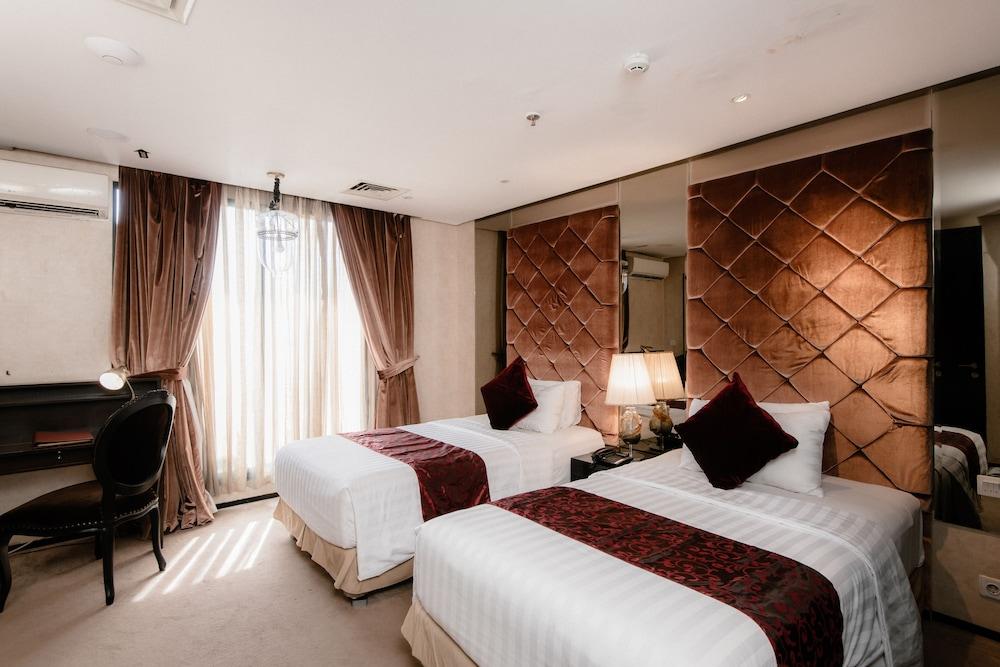 Amaroossa Hotel Bandung - Featured Image