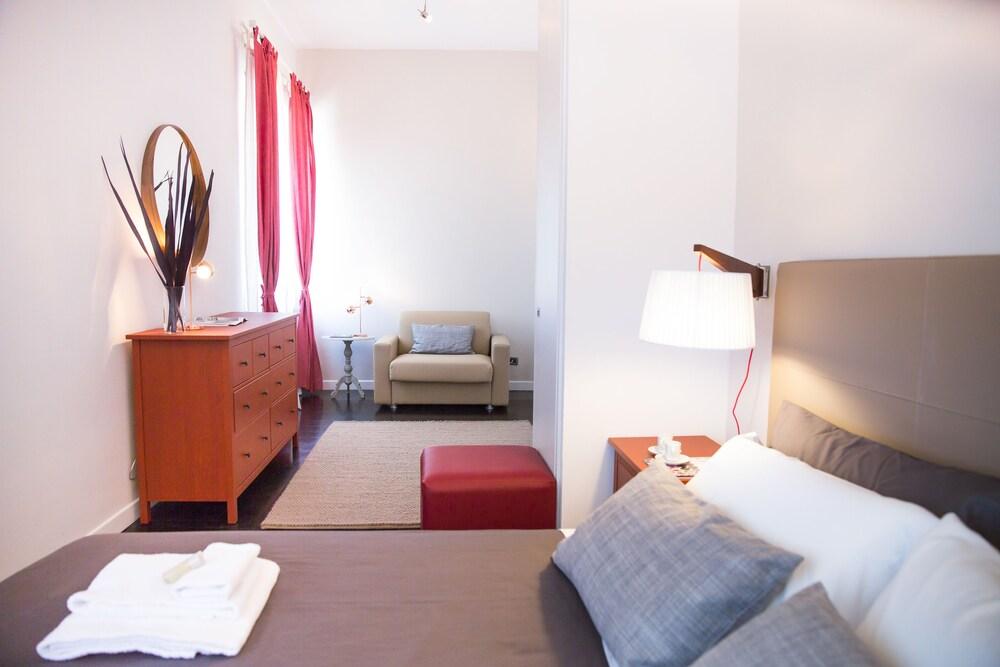 Rent In Rome - Flo's Apartment - Room