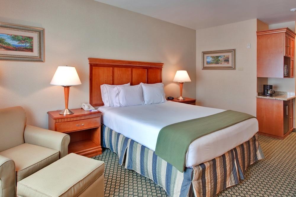Holiday Inn Express & Suites Rancho Cucamonga, an IHG Hotel - Room