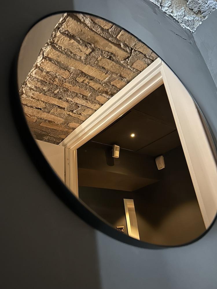 Il Corso Comfort Rooms - Interior Detail