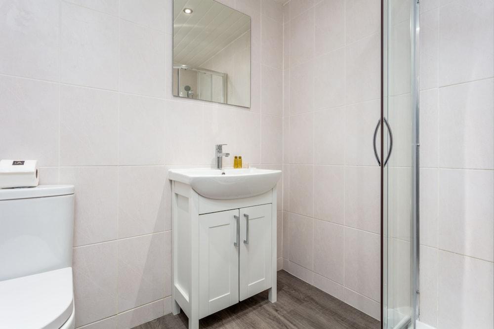 Ayr Retreat - Donnini Apartments - Bathroom