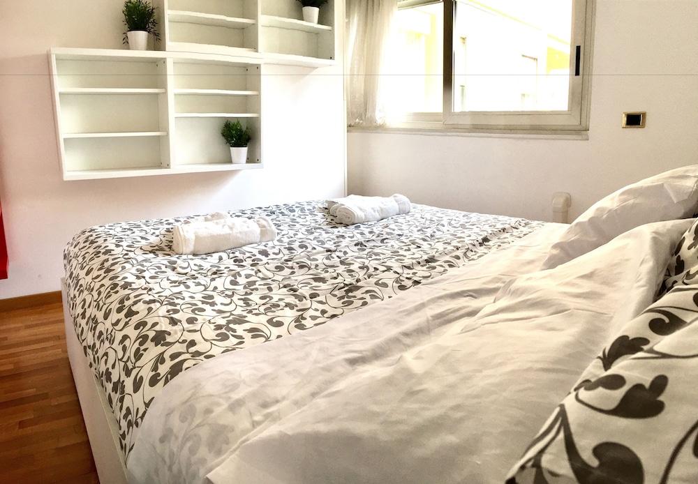 Giulio Cesare Luxury Apartment - Room