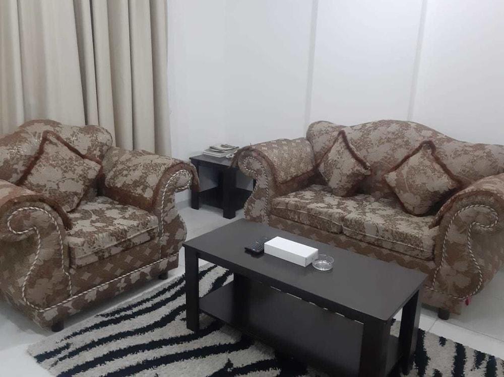 Al Bishr Hotel Apartments - Living Area