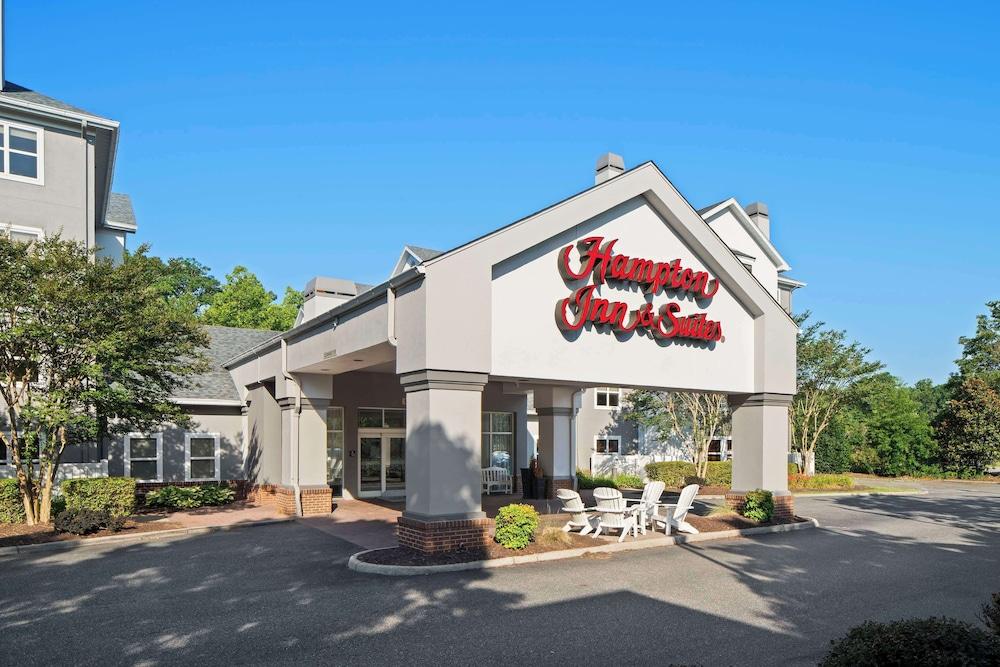 Hampton Inn & Suites Newport News (Oyster Point) - Featured Image