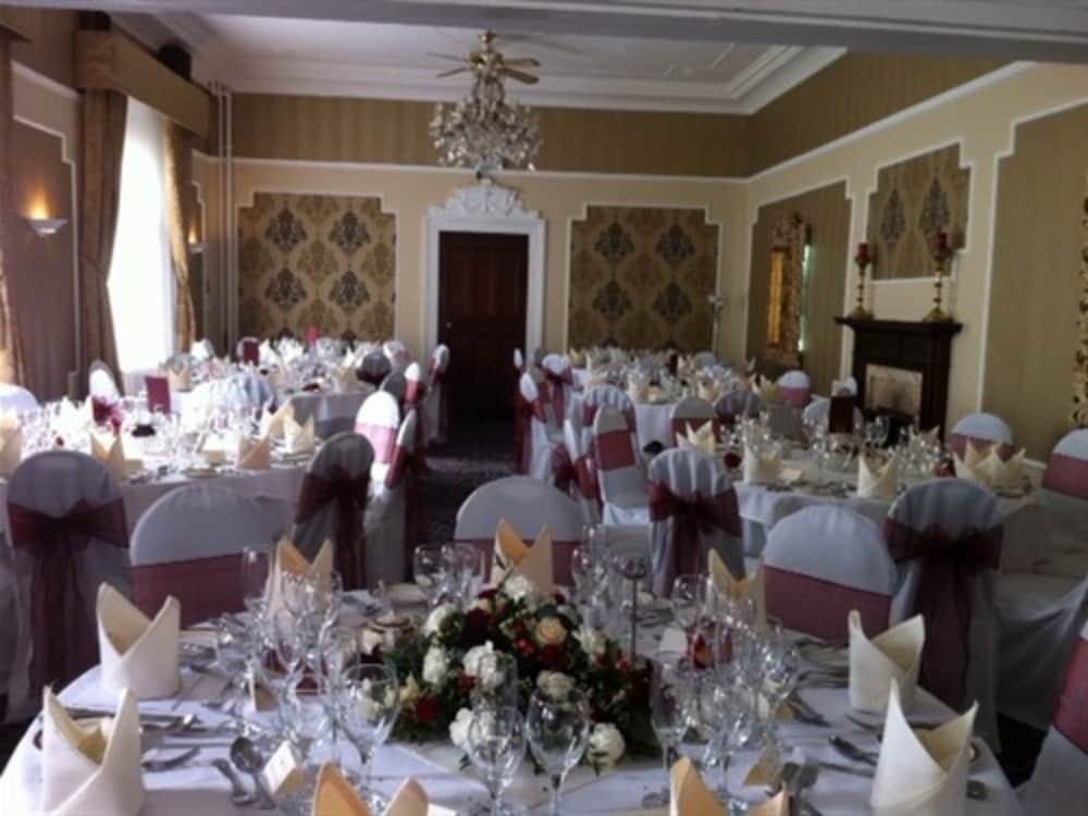 Hardwicke Hall Manor Hotel - Indoor Wedding