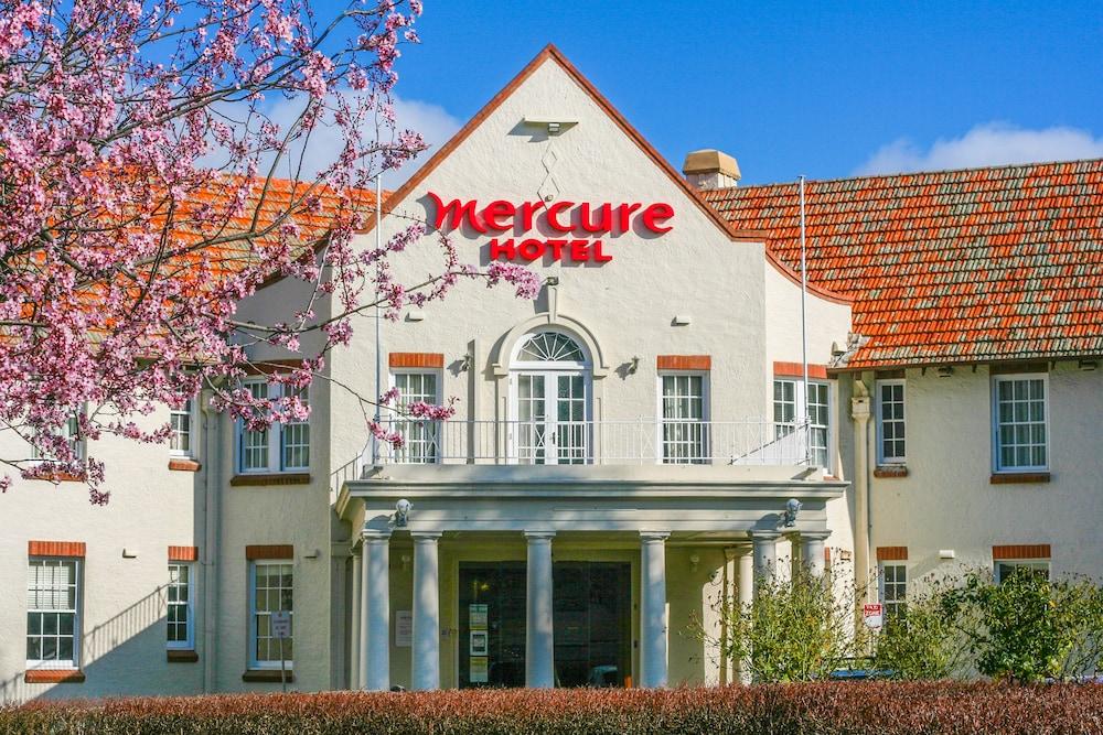 Mercure Canberra - Featured Image