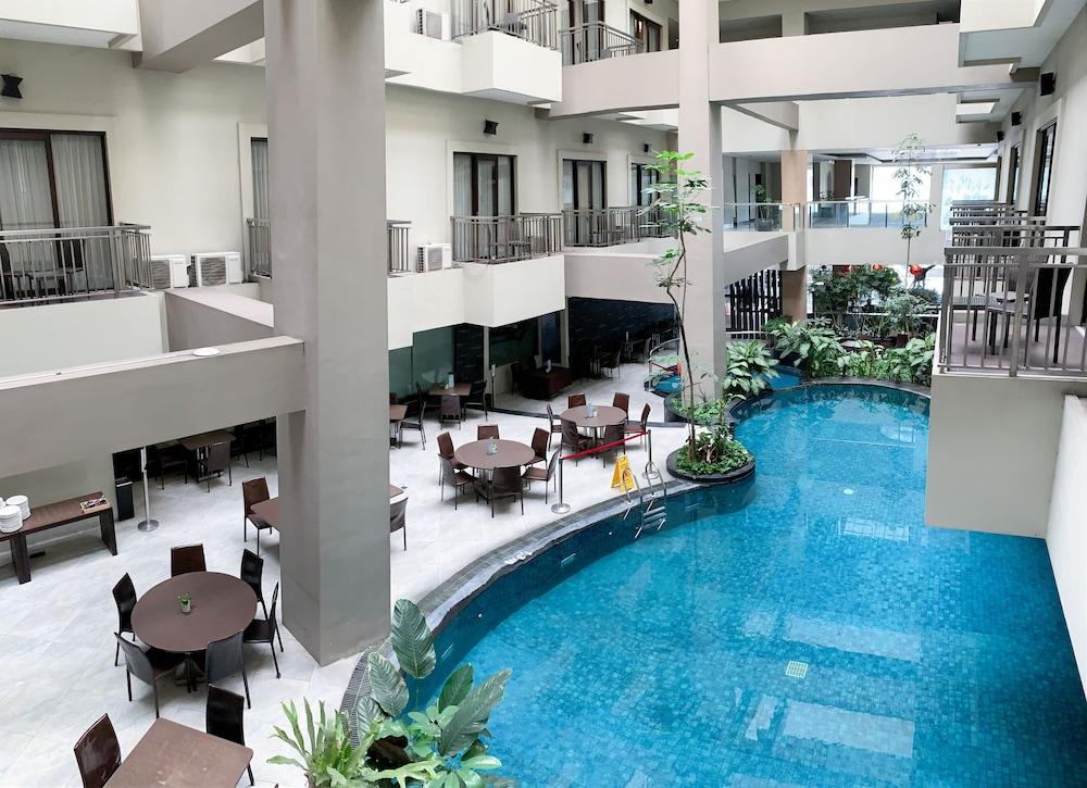 Savana Hotel & Convention Malang - Pool