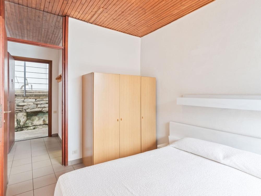 Holiday Home with Balcony for 2-4 People by Lake Como near Pognana Lario - Room