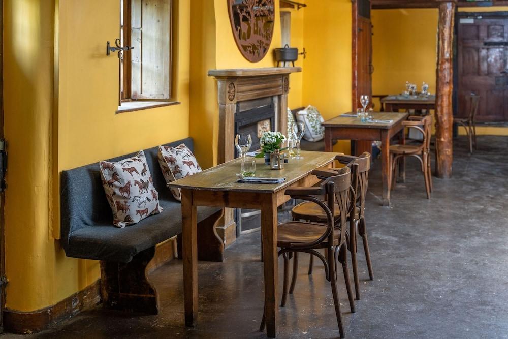Rising Sun Pub, Restaurant and Room - Interior