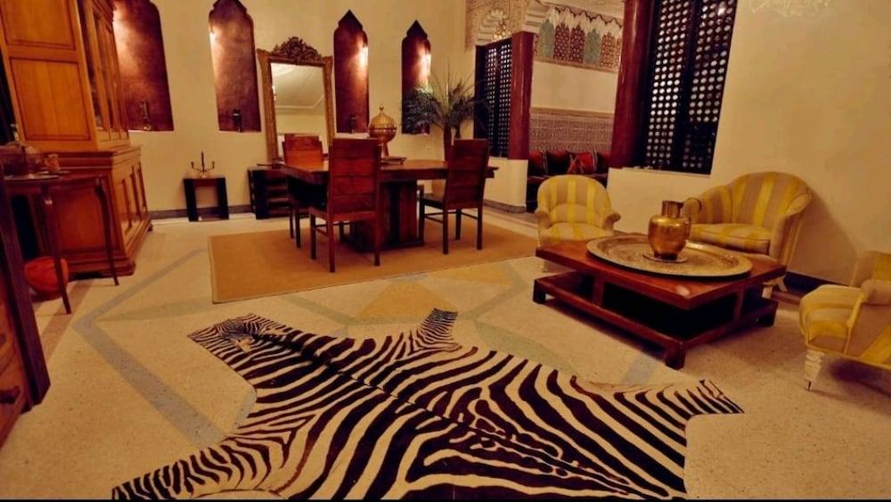 Riad Adahab - Lobby Sitting Area