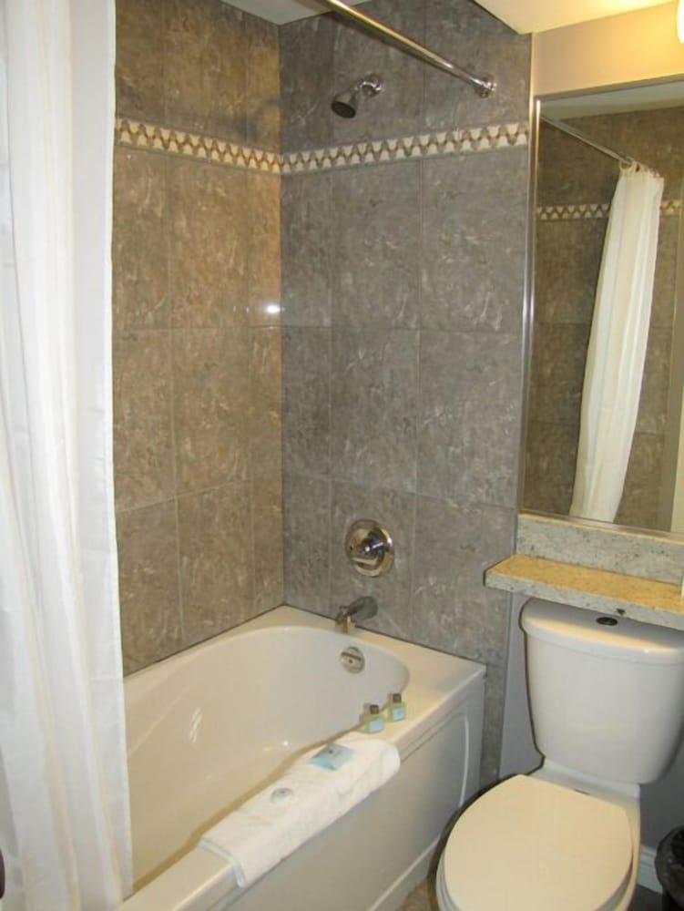 Barclay Hotel - Bathroom