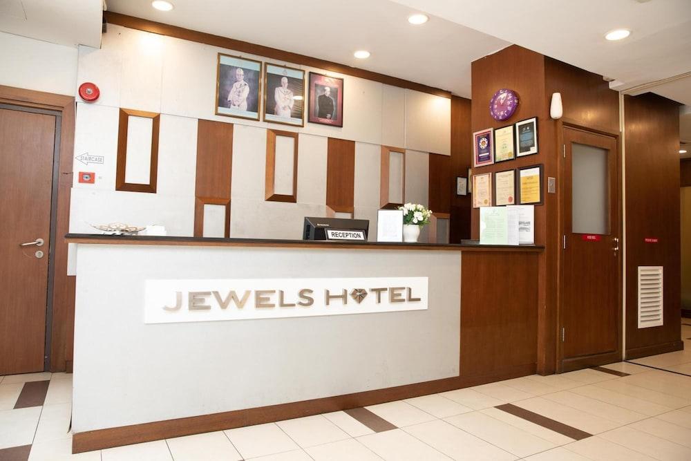 Jewels Hotel - Lobby
