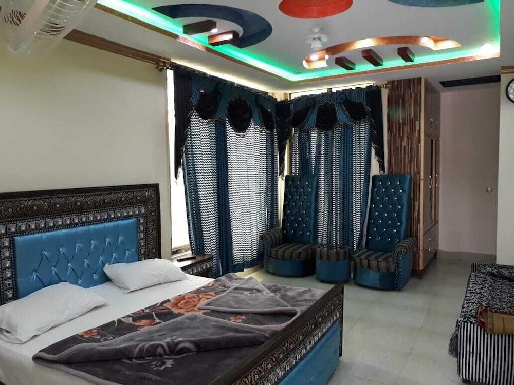 Bhurban Apartments - Room