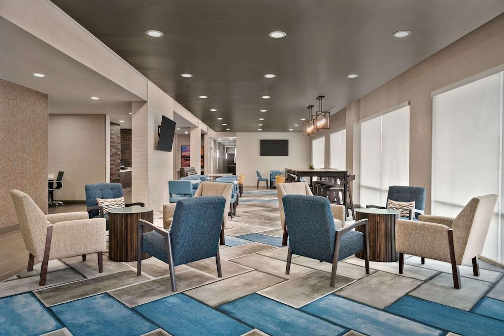 La Quinta Inn & Suites by Wyndham San Bernardino - Lobby