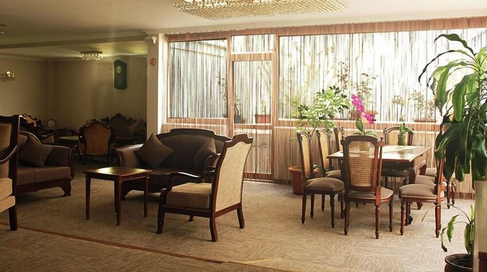 Fatih Resadiye Hotel - Lobby Sitting Area