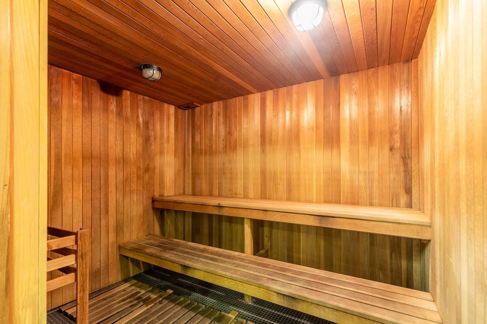 GLOBALSTAY. Modern North York Condos - Sauna