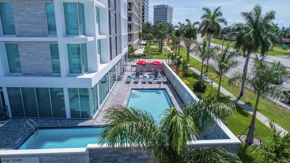 Hilton Garden Inn West Palm Beach I95 Outlets - Featured Image