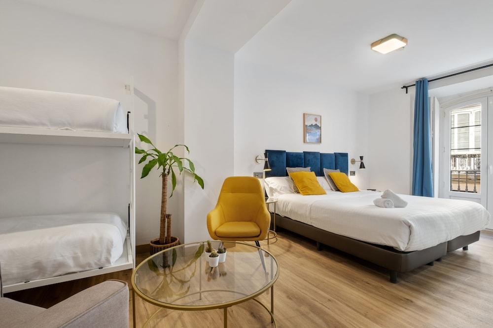 Hotel Málaga City Suites - Room